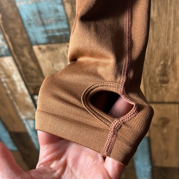 Anwnd Active small coco crop workout top with thumb holes - Picture 10 of 11